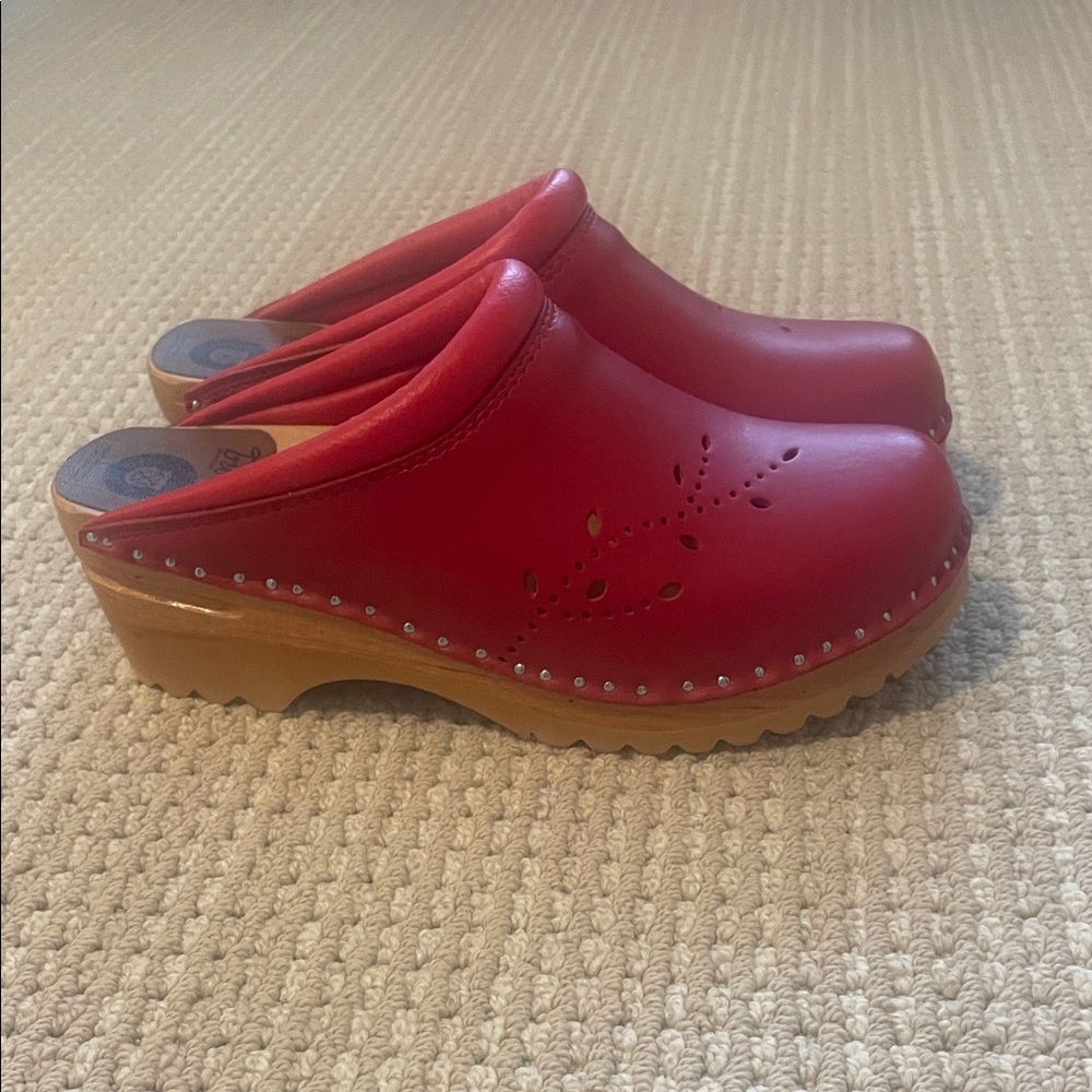 Women's Red Leather Clogs with Swedish Design Detail - Picture 3 of 7